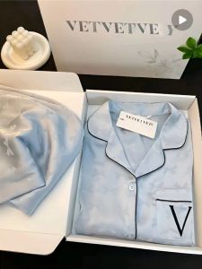 ชุดนอนผ้าไหมไหมน้ำแข็งแขนยาวฤดูใบไม้ร่วง ชุดอยู่บ้านผ้าไหมน้ำแข็ง ชุดนอนผู้หญิง ชุดนอนฤดูร้อน ชุดนอนฤดูใบไม้ร่วง ชุดนอนฤดูใบไม้ผลิ ชุดนอนฤดูหนาว