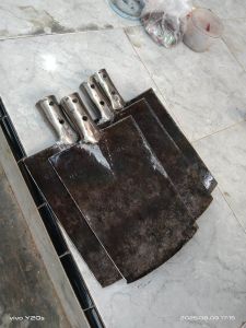 sekop/lempak  tanah stainlis  baja isen super anti lengket P : 28 L : 18