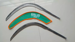 เคียวตัดปาล์ม +พร้อมปลอกใส่ *มีตำหนิ ขึ้นสนิมนิดหน่อยไม่มีผลต่อการใช้งาน   (ความยาว 26")