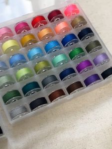 Hộp suốt máy may gia đình & công nghiệp có sẵn chỉ 25 con 36 con.