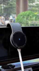 Vyvylabs M01 Magic Bend Magnetic Car Holder Wireless Charger