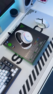 Razer Barracuda X Chroma Wireless Multi-Platform Gaming Headset with 6 Zone Earcup Lighting