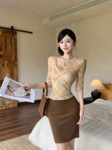 Retro Plaid U-Neck Mid-Sleeve Slim Fit Waist T-Shirt Womens Autumn Winter Small Size Short Style Base Shirt Spicy Girl Top