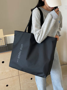 Large Capacity Commuter Tote Bag Womens Fashionable Versatile Handbag Lightweight Waterproof Single Shoulder Bag