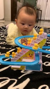 COD Mainan Anak Tangga Happy Duck Bebek Kuning Versi Pengisian Daya Terbaru / Seluncur Tangga Bebek / Mainan Bebek Naik Tangga / Mainan Anak Laki Laki / Mainan Anak Perempuan Murah Baterai Lampu Plastik Toys Control Remote