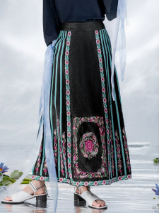 Stylish Traditional Skirt Silk