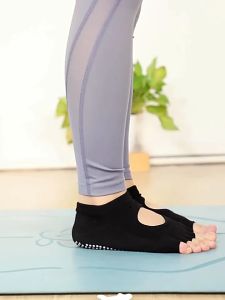Vớ Chống Trượt Ngang Mắt Cá Hở Ngón Tập Yoga Gym Nam Nữ Kiểu Hàn RQN2624 - requane