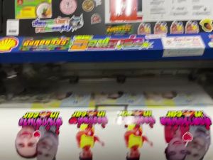 สติ๊กเกอร์ติดรถ Baby in car มีเด็กในรถ ชื่อและรูปภาพ ส่งภาพกับชื่อ สติกเกอร์กันน้ำ ประกอบสำหรับประสบการณ์ประดับ 1 แถม 1