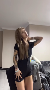 บอดี้สูท ชุดโยคะ ผู้หญิง คอปก แขนสั้น กระดุมหน้าจริง เนื้อผ้าร่องอย่างดี กระชับยืดหยุ่น เก็บทรง ดีไซน์สวยงาม ใส่สบาย ชุดออกกำลังกาย #1207