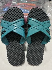 รองเท้าทำจากยางพารา นิ่ม ไม่ลื่น ไม่ดีดน้ำ