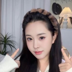 Autumn Winter Plush Leopard Print Hairband Womens Hair Accessories Anti-slip Fringe Fixed Hair Clip Toothed Headband