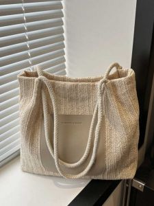 Meria Original Design Straw Tote Bag Large Capacity Woven Shoulder Bag For Casual Use Soft Backpack Shape Zipper Closure
