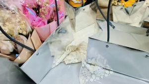 ถุงกระดาษ สีเงิน แบบหนา ใส่ดอกไม้ ของขวัญ วันเกิด (สินค้าพร้อมส่ง)