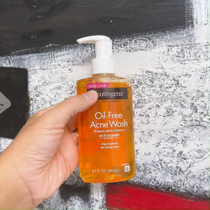 Gel rửa mặt da mụn Neutrogena Oil Free Acne Wash 269ml