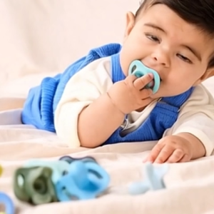 Ty Ngậm Silicon Siêu Nhẹ Cho Bé Tommee Tippee Ultra Light 0-6 Tháng (Vỉ Đơn)