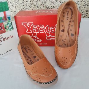 Promo 2.2 Sepatu Casual Wanita Slip On Hana 01 Cream Tan/Crem Marun Series Oclia Yasta Olshop