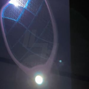 ไม้ตียุง ไม้ช็อตยุง ที่ตียุงไฟฟ้า แบบเสียบปลั๊กชาร์จ คละสี ชมพู ฟ้า onelighthouse