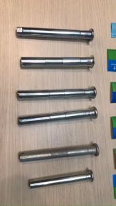 CỐT CHỐNG ĐỨNG(GIỮA) DÀNH CHO HONDA DREAMWAVE NHỎCÚPWAVE S110WAVE S RS VÀ SIRIUS RÁP LÊN ZIN THEO XE