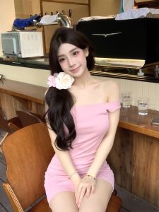 ชุดเดรสเกาะอกสุดเซ็กซี่ ชุดเดรสสั้นทรงเอเอวสูง แขนกุด คอวี กระโปรงสั้น ผ้าโพลีเอสเตอร์ สีพื้น ฤดูร้อน 2024