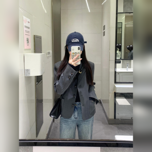 YUFUQING | แจ็คเก็ตสูทสีเทาสำหรับผู้หญิง 2025 ฤดูใบไม้ผลิใหม่ สไตล์ยุโรป ดีไซน์ลำลอง เสื้อคลุมแบบยูนิเซ็กซ์ ผ้าโพลีเอสเตอร์ 100%