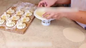 Kitchen DIY Pastry Pie Dumpling Maker Chinese Baozi Mold Cooking Tools Pastry Pie Dumpling Maker Pastry Tool Steamed Stuffed Bun Making Mould Bun Maker