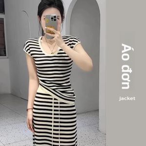 YUEZHONGWEI | Bộ đồ hai mảnh mùa hè màu tương phản quần áo nữ tay ngắn cổ chữ V quần áo công sở phong cách Hàn Quốc mặc hàng ngày