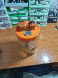 Bình rót rươu nut nhấn có đèn led thủy tinh 2l
