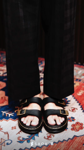 SAOKI - Sandal Kulit Slip On Pria Wanita Traveling Sendal Casual Slop Slide Marque Black