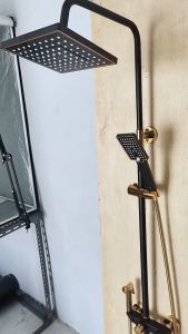 Shower 1 Set Paket Lengkap Wall Mounted Shower Kamar Mandi 4 In 1 Set Panas Dingin Hitam Emas SJ-83