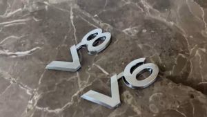 Decal tem chữ V8 và V6 dán đuôi xe ô tô Toyota Land Cruiser và Land Cruiser Prado