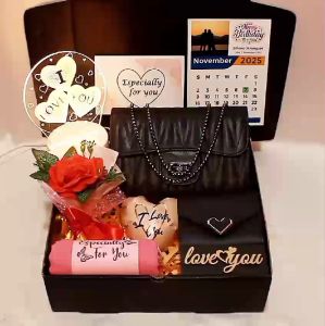 Barstore Gifts | Paket Kado Hadiah Hampers Bermanfaat untuk Wanita - Gifts Set Box Cewek Aesthetic Romantis Berkesan - Gift Set Box & Hampers Eksklusif untuk Momen Spesial Ulang Tahun Anniversary Wisuda - Hadiah Mewah Lengkap (CELINA)