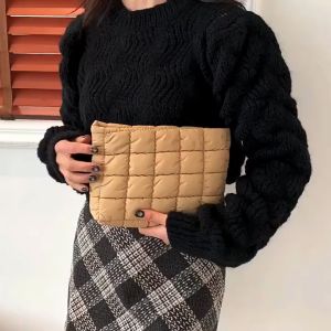 Pouch / Tas ukuran sedang Bahan Parasut model bantal