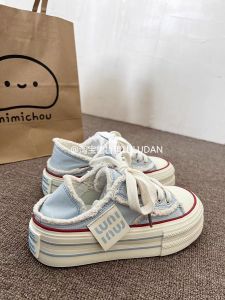 รองเท้าผ้าใบลำลองระบายอากาศสำหรับผู้หญิง รองเท้าแตะแบบสวมสบาย สไตล์ฤดูร้อน รองเท้าส้นแบน รองเท้าสีขาว รองเท้าผ้าใบสไตล์ย้อนยุค