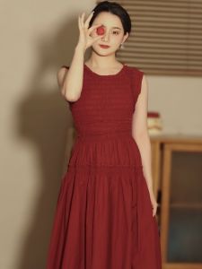 ชุดเดรสยาวปานกลางสีแดงแขนกุดเอวสูงสไตล์วินเทจสำหรับผู้หญิงในฤดูร้อน ชุดเดรสยาวปานกลางทรงเอคอตั้ง