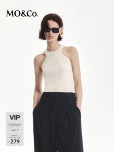MO&Co. | Áo Thun Ngực Dệt Kim với Thiết Kế Lệch Vai và Logo Thêu