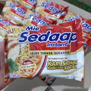 Mie Kari Kental Special: Sarapan Spesial dari Indonesia\\n\\n Apa itu Mie Kari Kental Special?\\n\\nMie Kari Kental Special adalah hidangan sarapan khas Indonesia yang terbuat dari mie dan kuah kari kental yang lezat. Ini merupakan variasi unik dari makanan tradisional yang populer di Indonesia.\\n\\n Sejarah Mie Kari Kental Special\\n\\nMeskipun tidak ada catatan sejarah yang pasti tentang asal-usul Mie Kari Kental Special, hidangan ini mungkin berasal dari pengaruh budaya India dan Indonesia. Kuah kari kental yang menjadi ciri khasnya memiliki rasa pedas dan bumbu rempah yang kaya, yang sangat cocok dengan mie.\\n\\n Perbedaan Mie Kari Kental Special dengan Mie Kari Biasa\\n\\nPerbedaan utama antara Mie Kari Kental Special dengan Mie Kari biasa adalah tekstur kuahnya. Kuah Mie Kari Kental Special lebih kental dan memiliki rasa yang lebih kuat dibandingkan dengan Mie Kari biasa. Selain itu, Mie Kari Kental Special juga sering dilengkapi dengan topping seperti ayam, telur, atau sayuran.\\n\\n Cara Membuat Mie Kari Kental Special\\n\\nBerikut adalah bahan-bahan dan langkah-langkah pembuatan Mie Kari Kental Special:\\n\\n Bahan-bahan yang Diperlukan\\n\\n* 200 gram mie sedap sedia pakai\\n* 200 ml santan\\n* 100 ml air\\n* 2 siung bawang putih, dihaluskan\\n* 1 sdm minyak sayur\\n* 1 sdt garam\\n* 1/2 sdt merica bubuk\\n* 1/2 sdt kunyit bubuk\\n* 1/2 sdt ketumbar bubuk\\n* 1/2 sdt jintan bubuk\\n* 1 batang serai, di geprek\\n* 2 lembar daun jeruk\\n* 100 gram ayam, dipotong dadu\\n* 1 butir telur, dikocok\\n* 100 gram sayuran (misalnya wortel, kacang panjang, atau kol), dipotong-potong\\n\\n Langkah-langkah Pembuatan\\n\\n1. Panaskan minyak sayur dalam wajan, tumis bawang putih hingga harum.\\n2. Masukkan ayam, aduk rata hingga berubah warna.\\n3. Tambahkan santan, air, garam, merica bubuk, kunyit bubuk, ketumbar bubuk, jintan bubuk, serai, dan daun jeruk. Aduk rata dan masak hingga mendidih.\\n4. Masukkan mie sedap sedia pakai ke dalam kuah kari, aduk rata hingga mie terendam.\\n5. Masukkan telur yang telah dikocok, aduk rata hingga telur matang.\\n6. Masukkan sayuran, aduk rata hingga sayuran matang.\\n7. Angkat dan sajikan Mie Kari Kental Special.\\n\\n Manfaat Mie Kari Kental Special\\n\\nBerikut adalah manfaat Mie Kari Kental Special:\\n\\n Nutrisi yang Terkandung\\n\\nMie Kari Kental Special mengandung protein dari ayam dan telur, karbohidrat dari mie, serta vitamin dan mineral dari sayuran. Kuah kari kental juga mengandung rempah-rempah yang kaya akan antioksidan dan nutrisi lainnya.\\n\\n Manfaat Kesehatan\\n\\nMie Kari Kental Special dapat memberikan energi dan nutrisi yang diperlukan untuk memulai hari dengan baik. Rempah-rempah dalam kuah kari juga memiliki manfaat kesehatan, seperti meningkatkan sistem kekebalan tubuh dan membantu pencernaan.\\n\\n Variasi Rasa Mie Kari Kental Special\\n\\nBerikut adalah variasi rasa Mie Kari Kental Special:\\n\\n Variasi Rasa yang Tersedia\\n\\nMie Kari Kental Special dapat disajikan dengan berbagai topping, seperti ayam, telur, sayuran, atau seafood. Kuah kari juga dapat disesuaikan dengan tingkat kepedasan dan rasa sesuai selera.\\n\\n Tips untuk Mencoba Rasa Baru\\n\\nJika Anda ingin mencoba rasa baru dari Mie Kari Kental Special, Anda dapat menambahkan topping lain seperti udang atau cumi-cumi. Anda juga dapat menyesuaikan tingkat kepedasan kuah kari sesuai selera.\\n\\n Mie Kari Kental Special sebagai Sarapan Sehat\\n\\nBerikut adalah alasan mengapa Mie Kari Kental Special cocok untuk sarapan:\\n\\n Mengapa Sarapan Penting\\n\\nSarapan penting untuk memberikan energi dan nutrisi yang diperlukan untuk memulai hari dengan baik. Sarapan juga dapat membantu menjaga berat badan ideal dan meningkatkan konsentrasi.\\n\\n Bagaimana Mie Kari Kental Special Cocok untuk Sarapan\\n\\nMie Kari Kental Special cocok untuk sarapan karena mengandung nutrisi yang lengkap dan dapat memberikan energi yang diperlukan untuk memulai hari. Kuah kari kental juga dapat membantu meningkatkan sistem kekebalan tubuh dan membantu pencernaan.\\n\\nSelamat menikmati Mie Kari Kental Special sebagai sarapan spesial Anda!\"