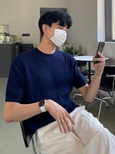 ผู้ชายถักเสื้อยืดแขนสั้นสไตล์ฤดูร้อนเกาหลีหลวม Fit รอบคอเสื้อชุดชั้นในสําหรับวัยรุ่น