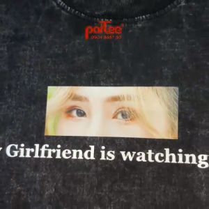 [Freeship + Voucher] Áo Thun Nam Nữ Tay Lỡ Áo Phông Form Rộng Cổ Tròn Oversize Outfits Cặp Đôi Hàn Quốc PARTEE 100% Cotton Úc Bền Vững Không Giãn In Hình Chất Lượng 940-CHỮ PHÁT SÁNG My Girlfriend is watching you