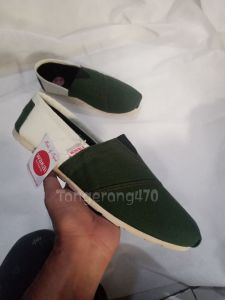 Wakai hijau army Lis crem