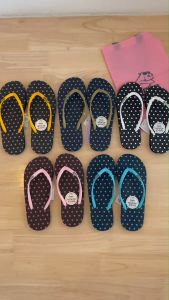 รองเท้าแตะ ลายจุด HippoBloo ผลิตจากยางธรรมชาติ แถมถุงผ้า ใช้ทน ใส่สบาย นิ่ม