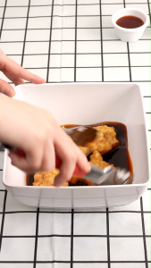 (มีฮาลาล) ซอสเคลือบไก่ สูตรฮอตแอนด์สไปซี่ ขนาด 1000 กรัม ทำง่ายๆ เพียงคลุก หอม เข้ม เต็มรสชาติ ตรา เพียวฟู้ดส์