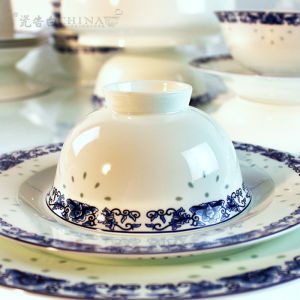 Creative Blue And White Porcelain Dinnerware Set 60 Pieces Jingdezhen Bone China Set Chinese Style Floral Patterns for 10 Or More People