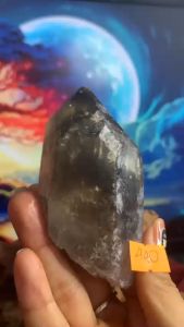 Đá Thạch Anh vàng thông đèn có chóp ẩn bên trong mã 440