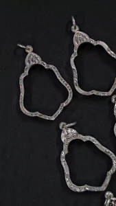 SSNP กรอบพระเงินแท้92.5%ทรงหลวงเสมาพ่อกวยขนาดวัดจอจอในกว้าง2.85ซ.ม สูง3.35ซ.ม