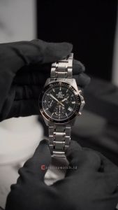 Jam Tangan Pria Casio Edifice Chronograph EFV-540D-1A9 Black Dial Silver Stainless Steel Strap