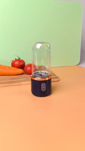 HOME UPGRADE DEPOT Fruit Juicer Portable Blender 400ml Blender 6 Knife Electric Juicer Rechargeable Mini Blender Ice Crusher USB Charge for Travel
