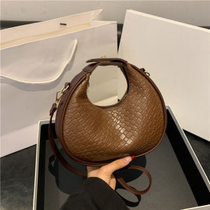 Womens Premium Shoulder Bag New Fashion Niche Design Messenger Bag Female Simple Style Female Woven Hobo Bag