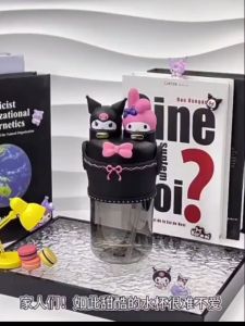 Botol Minum Kuromi Sanrio Luxury Brand 2in1 700ml Karakter 3D + FREE STIKER 3D/2D