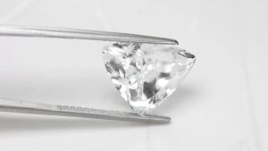 15 คูณซิต (Kunzite White Trilliant) สีขาว ทรงสามเหลี่ยม