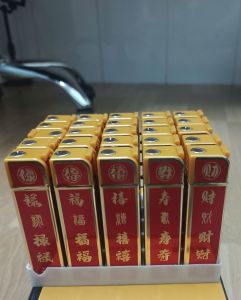 Bật Lửa Kiểu Chữ Sịn Xò Nhỏ Gọn Bơm Lại Được
